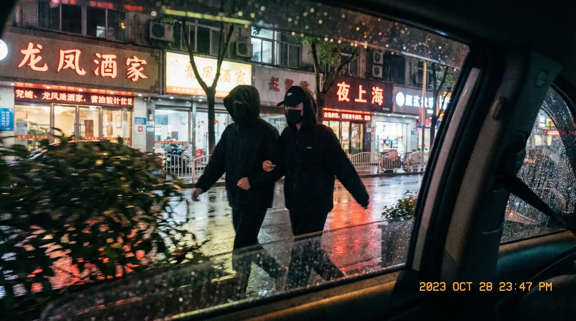 韩国性禁电影年轻的母亲 - 顶流明星深夜密会现场抓拍照片